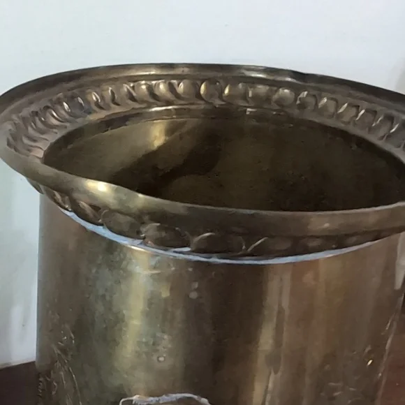 Vintage Brass Lidded Container Biscuit Storage Lions Head Handles Victorian - Picture 16 of 17